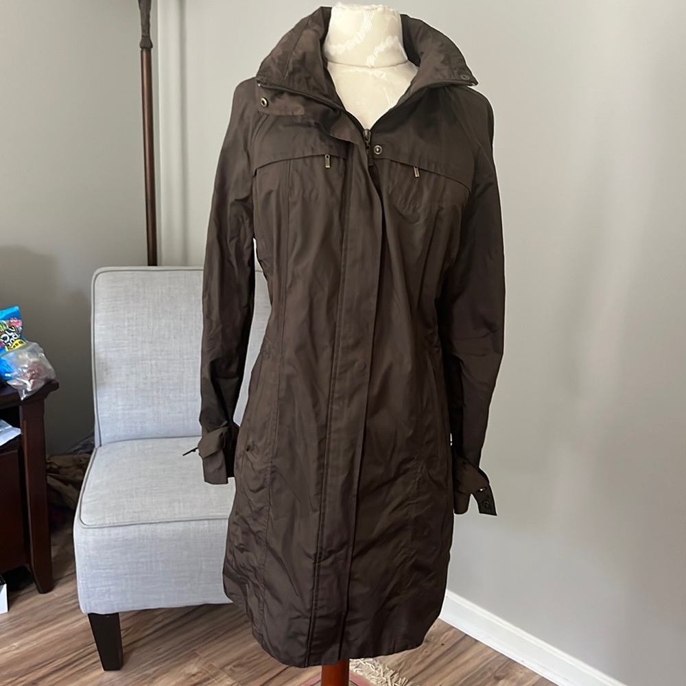 Beautiful chocolate brown Cole Haan raincoat. Size medium. Worn once.